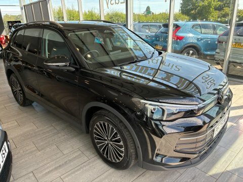 Volkswagen Tiguan 1.5 Tsi 150Ps R-line Evo Dsg Black #3