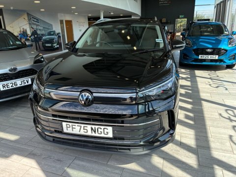 Volkswagen Tiguan 1.5 Tsi 150Ps R-line Evo Dsg Black #2