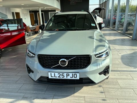 Volvo XC40 2.0 B4 Mhev #2