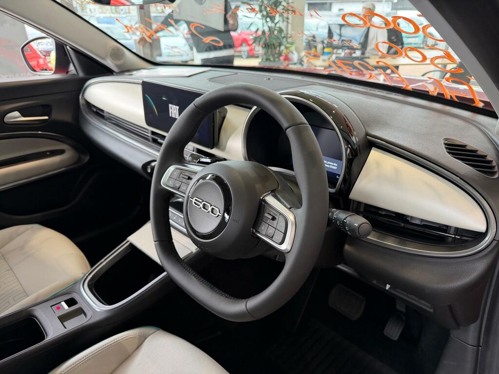 Fiat 600 1.2 1.2 Mhev La Prima Suv Hybrid E-dct RX26GHO Black #6