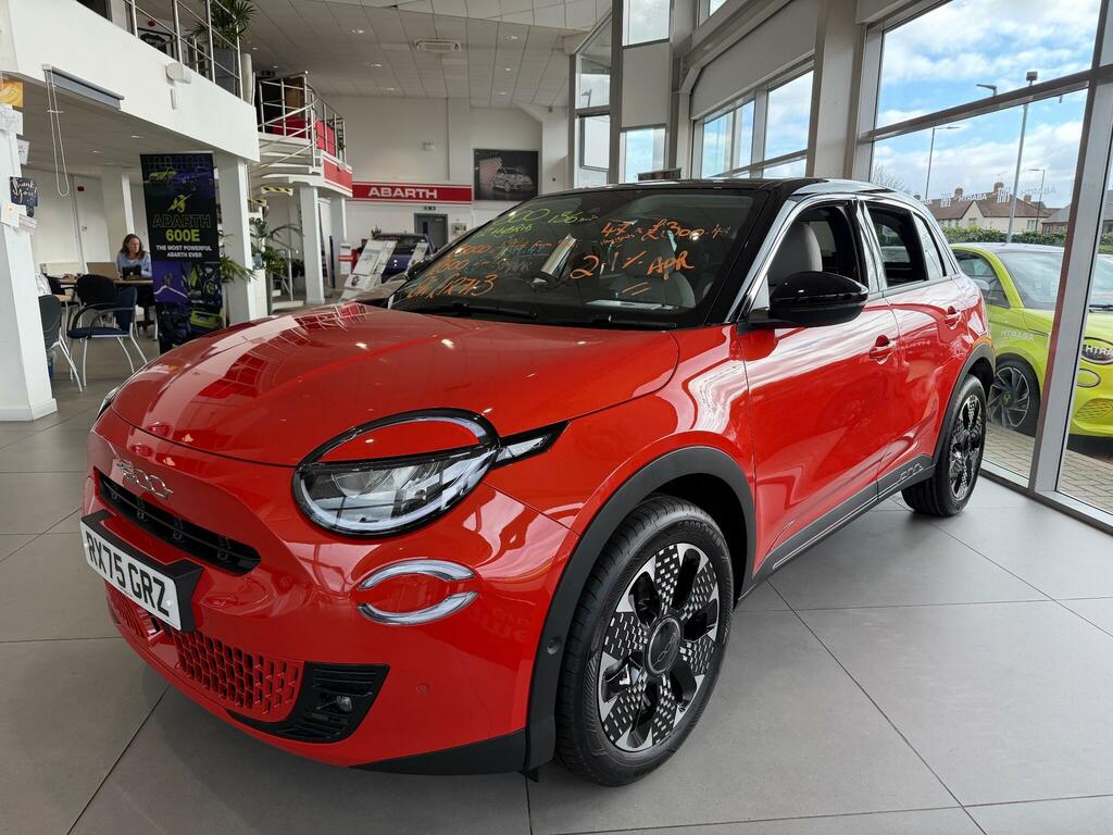 Fiat 600 1.2 1.2 Mhev La Prima Suv Hybrid E-dct RX26GHO Black #3