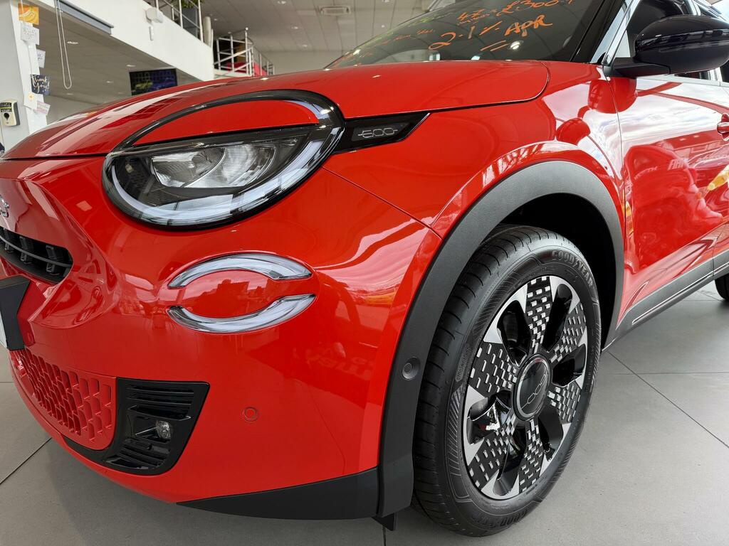 Fiat 600 1.2 1.2 Mhev La Prima Suv Hybrid E-dct RX26GHO Black #4