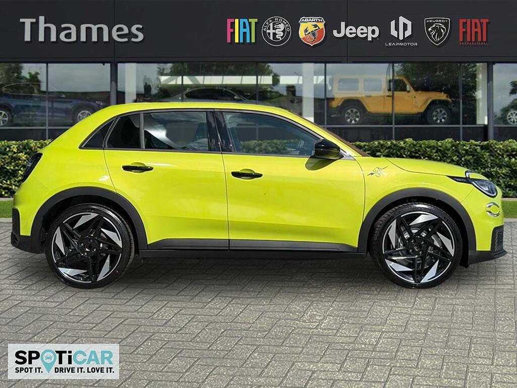 Abarth 600e 54Kwh Turismo Suv 240 Ps Green #2