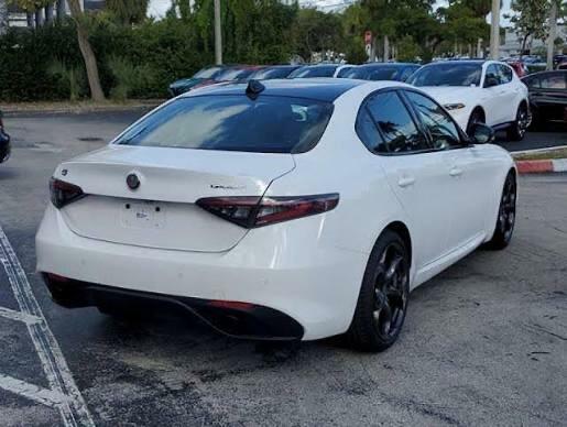 Alfa Romeo Giulia 2 2.0T Tributo Italiano Saloon Eur Black