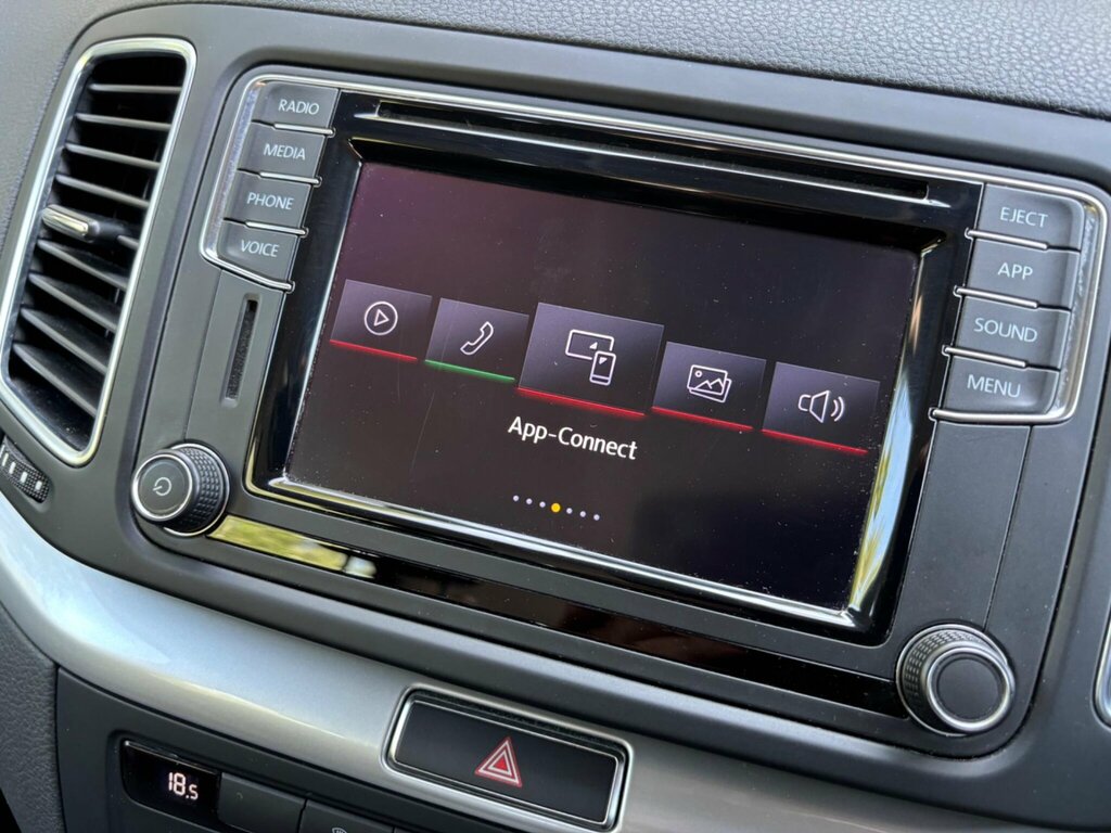 Volkswagen Sharan Se Navigation Tsi Gold #41