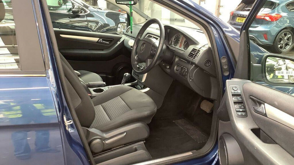 Mercedes-Benz B Class Mpv Silver #16