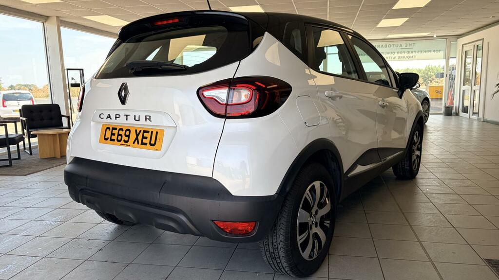 Renault Captur Play White #4