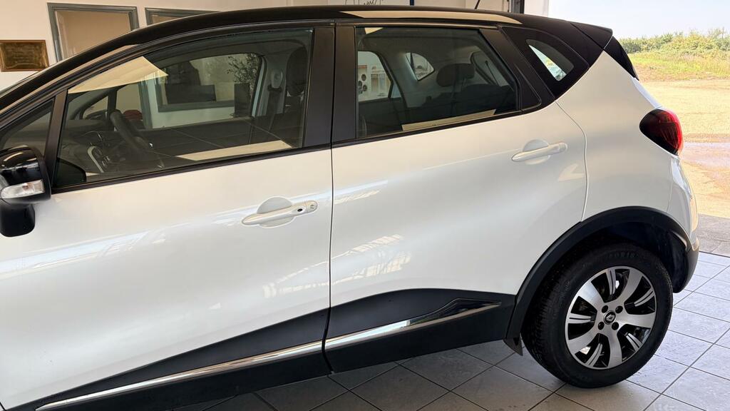 Renault Captur Play White