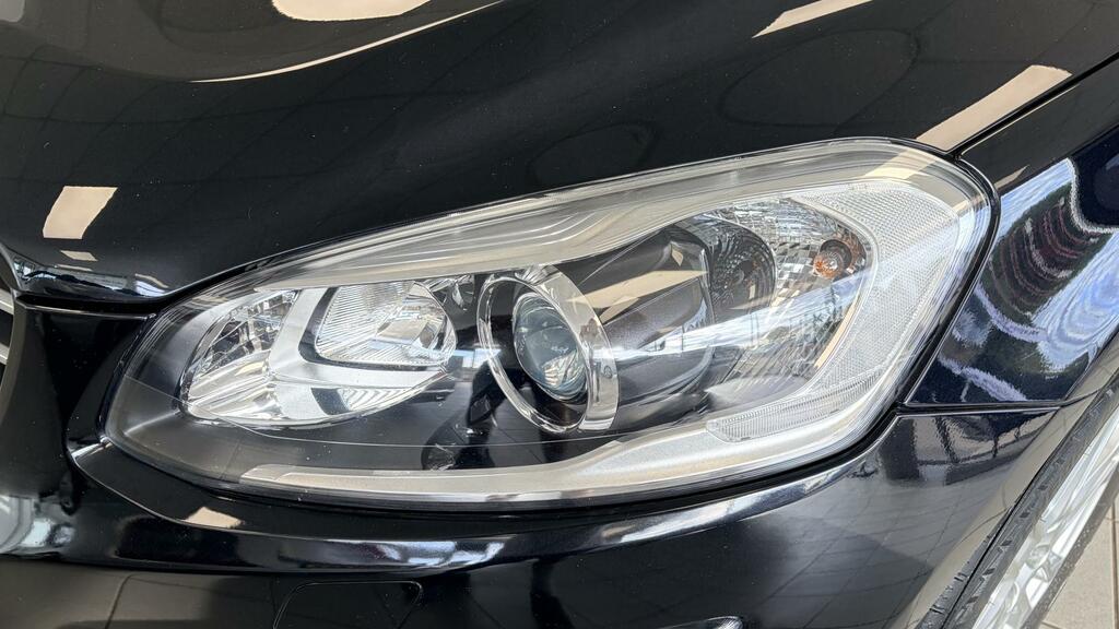Volvo XC60 2.0L D4 R-design Lux 178 Bhp White #11
