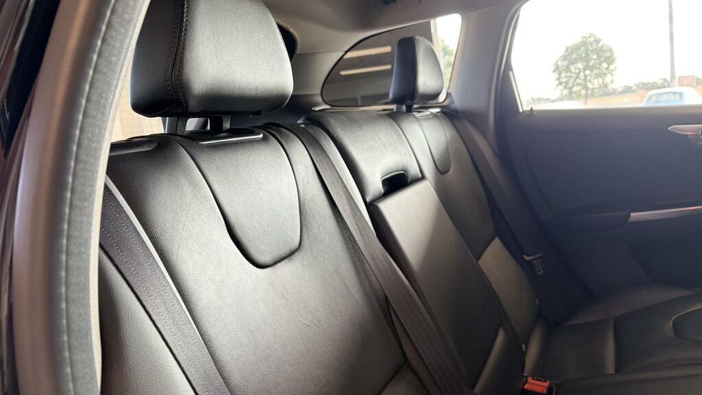 Volvo XC60 2.0L D4 R-design Lux 178 Bhp White #17