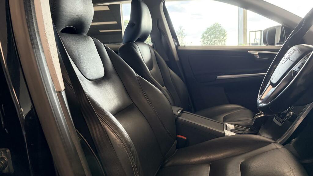 Volvo XC60 2.0L D4 R-design Lux 178 Bhp White #12