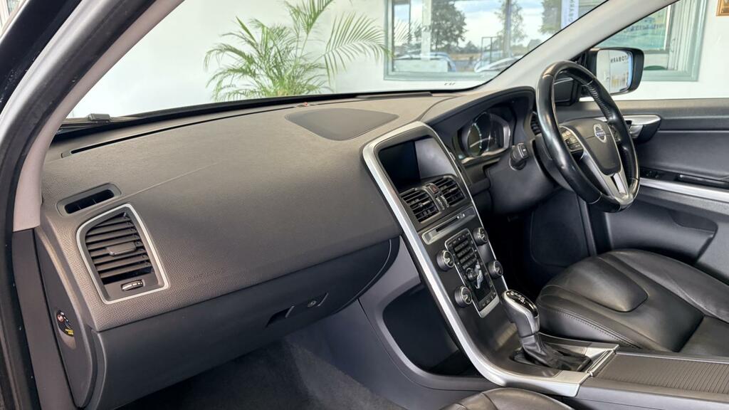 Volvo XC60 2.0L D4 R-design Lux 178 Bhp White #27