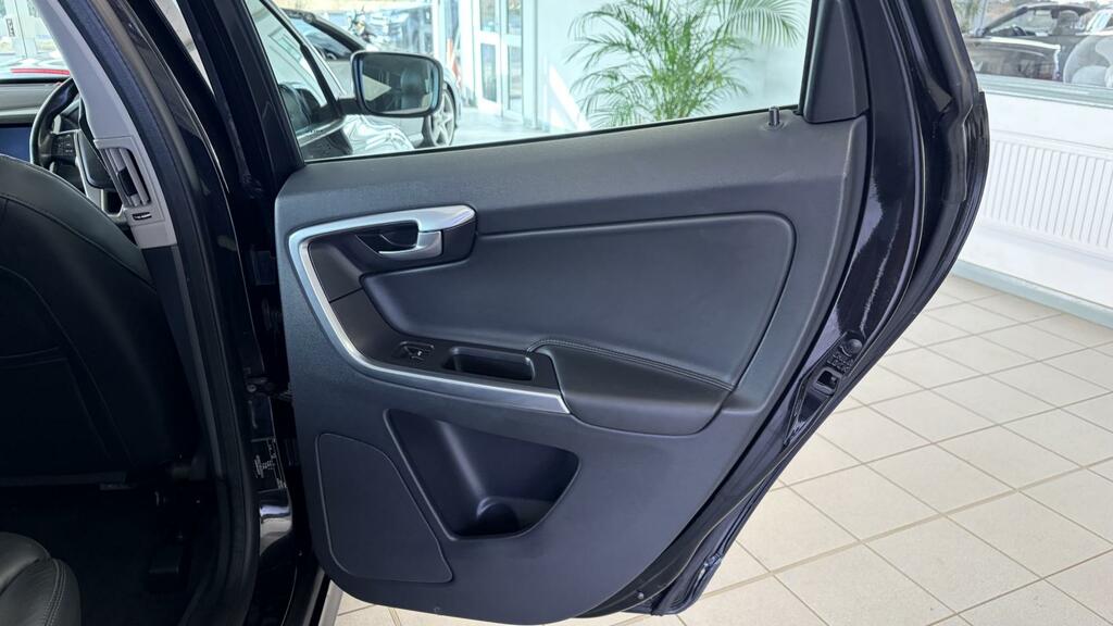 Volvo XC60 2.0L D4 R-design Lux 178 Bhp White #19