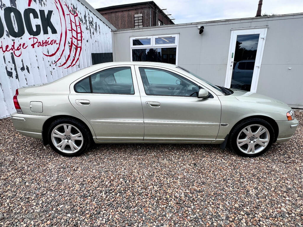 Volvo S60 2.5 T Se Geartronic Gold #3