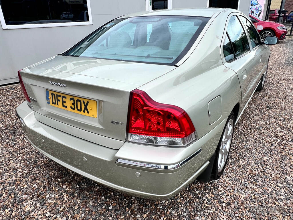 Volvo S60 2.5 T Se Geartronic Gold #4