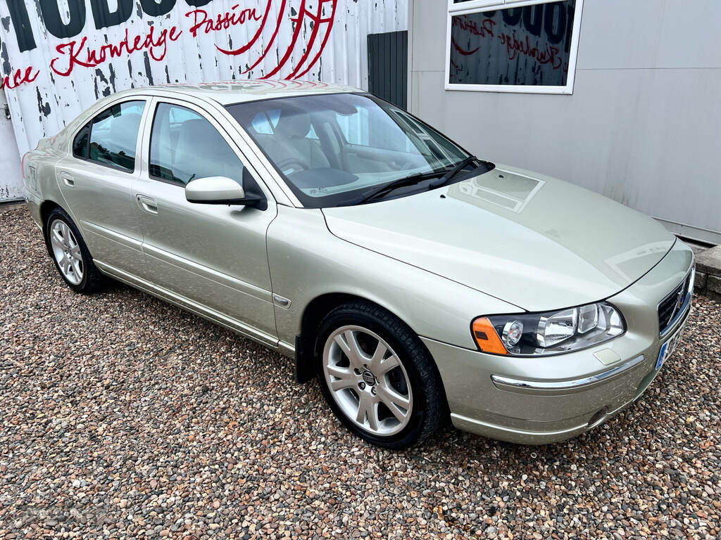 Volvo S60 2.5 T Se Geartronic Gold