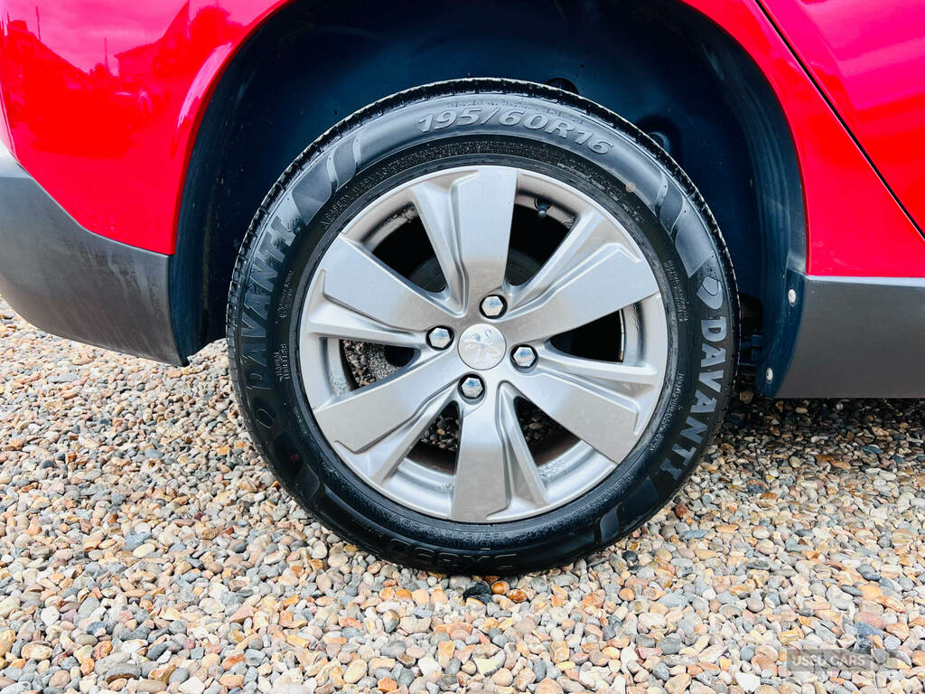 Peugeot 2008 1.2 Puretech Active Start Stop Red #5