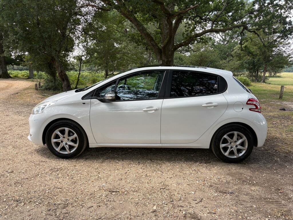 Peugeot 208 1.2 Vti Puretech Style Hatchback White #6