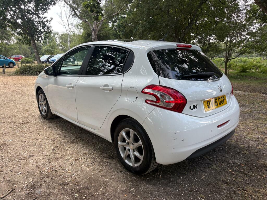 Peugeot 208 1.2 Vti Puretech Style Hatchback White #3