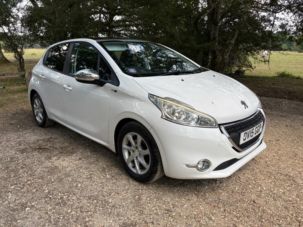 Peugeot 208 1.2 Vti Puretech Style Hatchback White #2