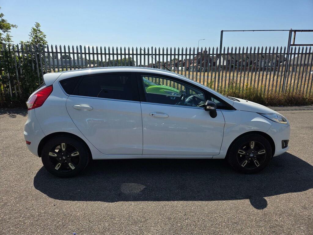 Ford Fiesta 1.0T Ecoboost Zetec White Edition Euro 6 Ss MV16HSX White #2