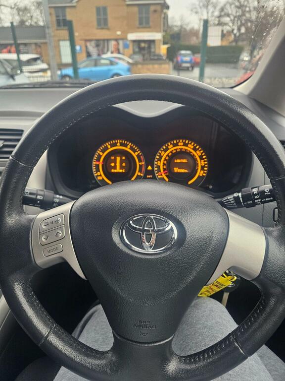 Toyota Auris 1.6 T Spirit Multimode Silver #18
