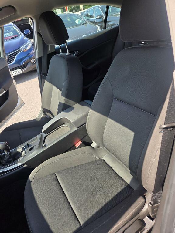 Vauxhall Insignia Sri Nav Cdti 5-Door White #11