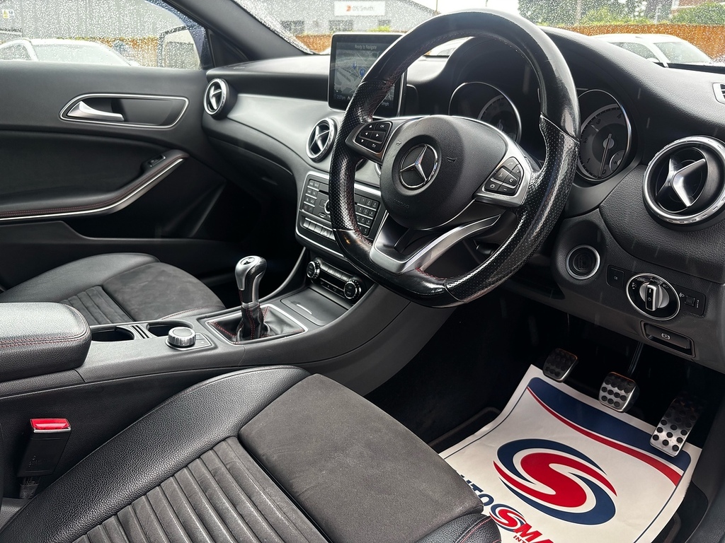 Mercedes-Benz GLA Class Gla200d Amg Line Suv 2.1 White #2