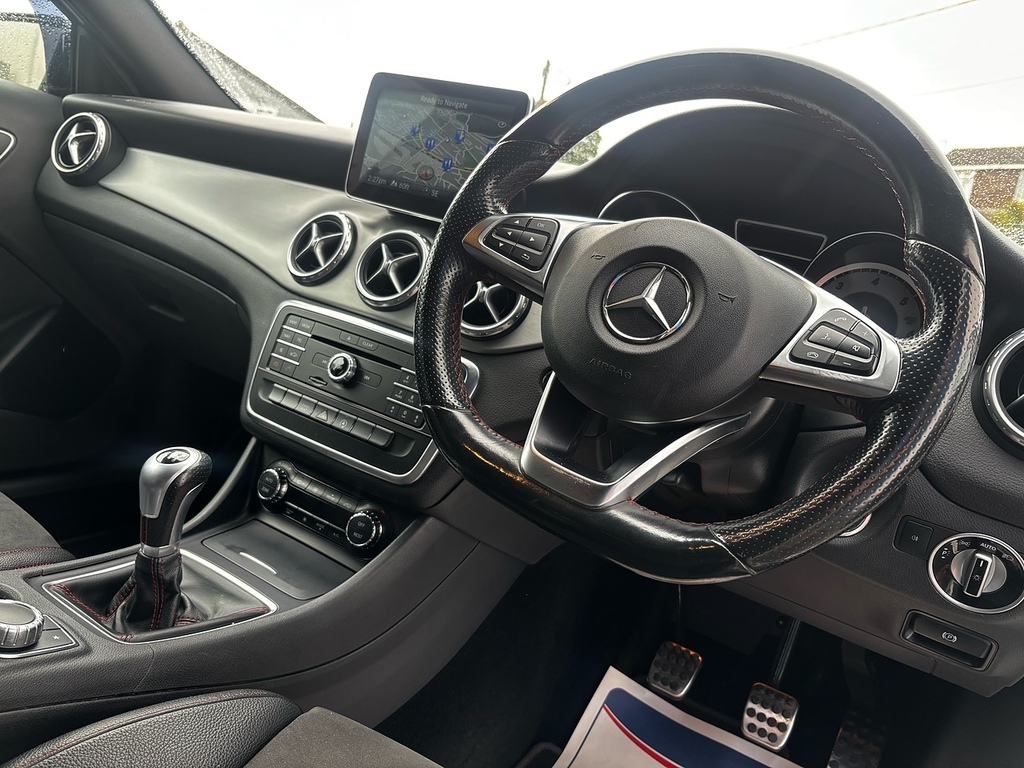 Mercedes-Benz GLA Class Gla200d Amg Line Suv 2.1 White #4