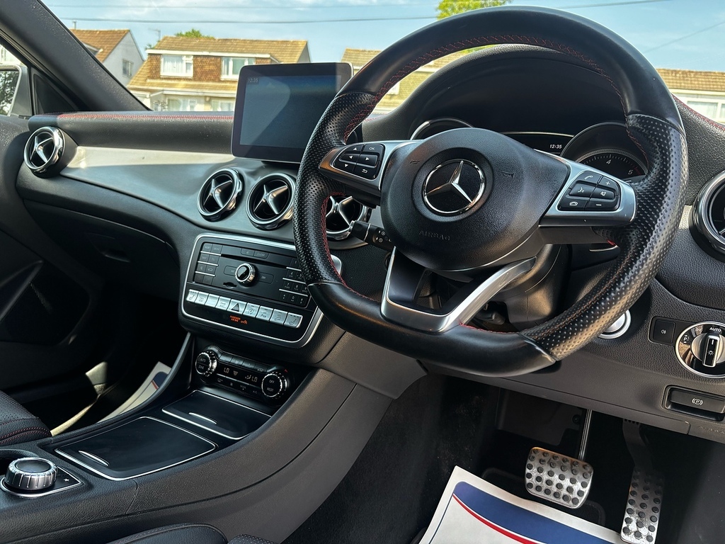 Mercedes-Benz GLA Class 2.1 Gla220d Amg Line Premium Suv 7G-d Grey #4