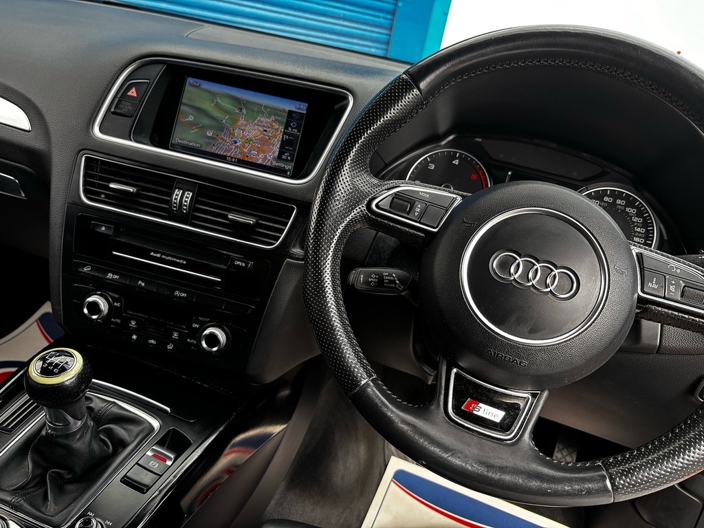 Audi Q5 2.0 Tdi Quattro Se 175 Bhp Black #5
