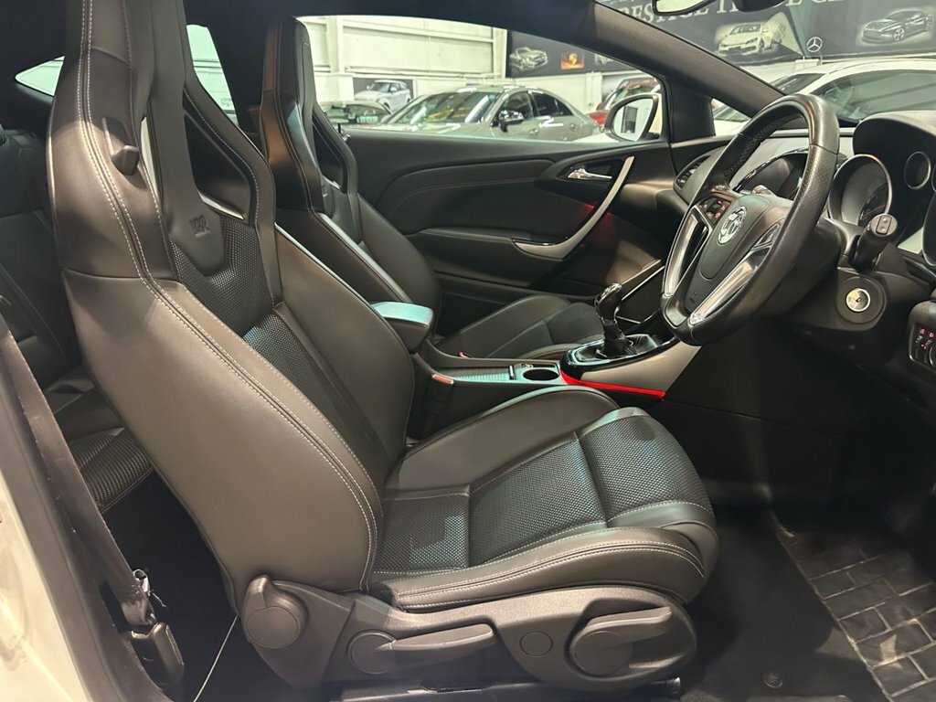 Vauxhall Astra GTC 2L Vxr White #4