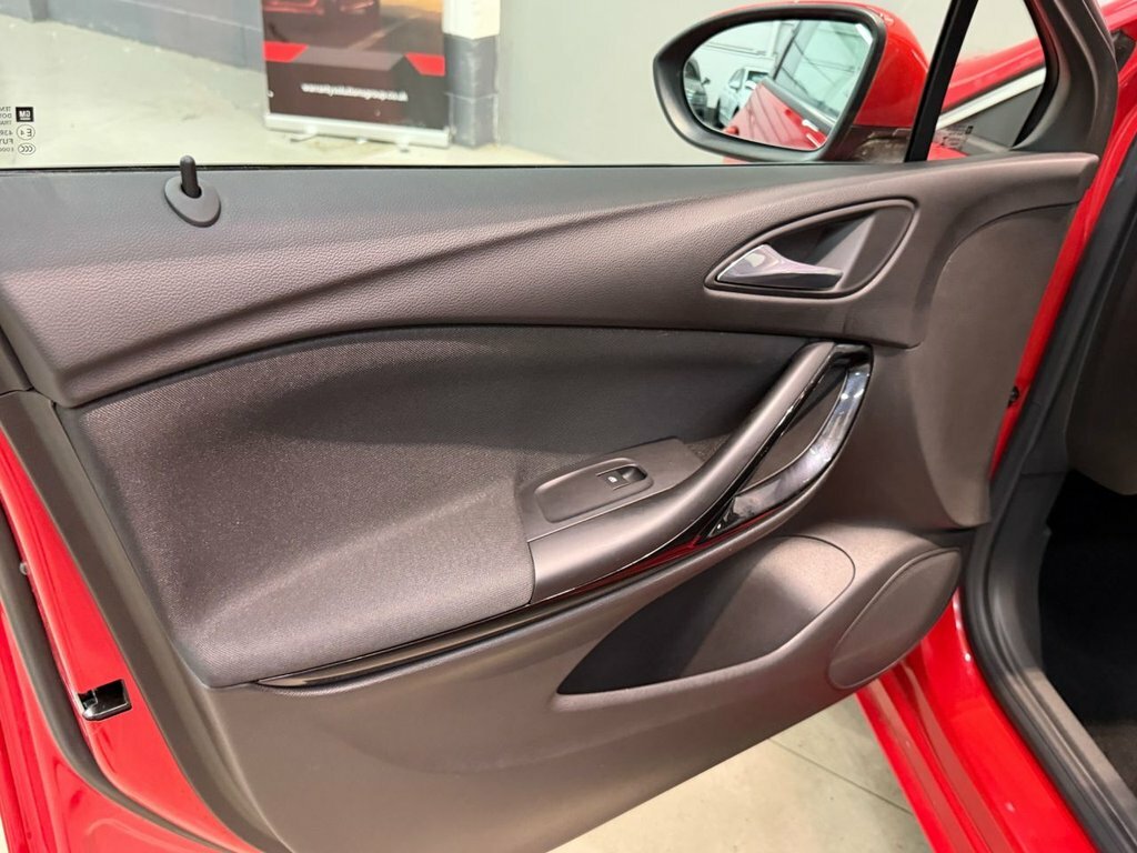 Vauxhall Astra Hatchback Black #26