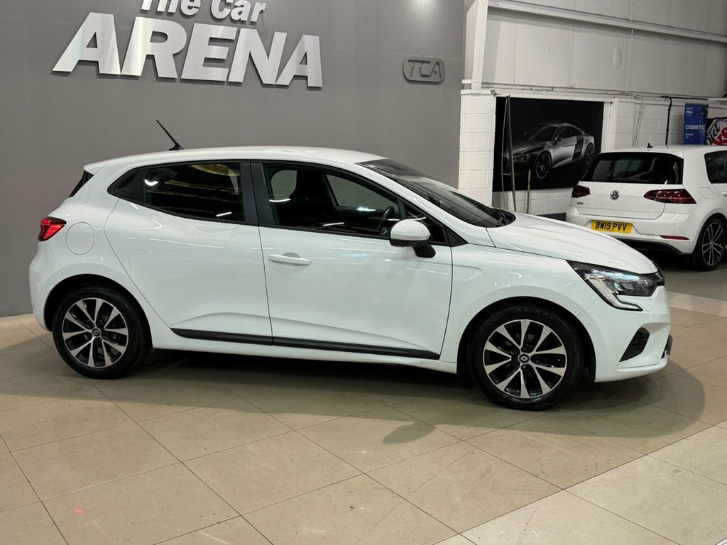 Renault Clio 1L Iconic White #4