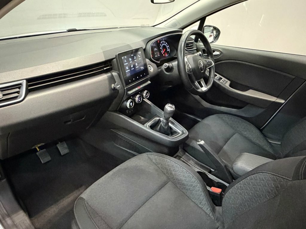 Renault Clio 1.0 Tce 90 Lutecia Se Black #31