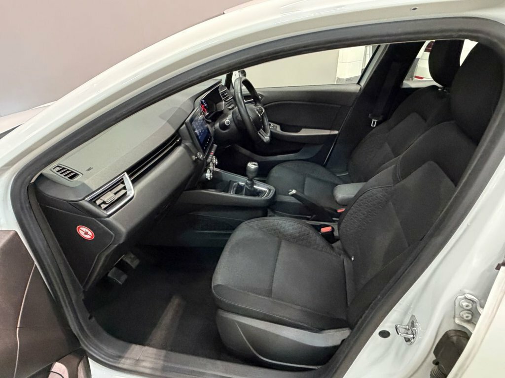 Renault Clio 1.0 Tce 90 Lutecia Se Black #29