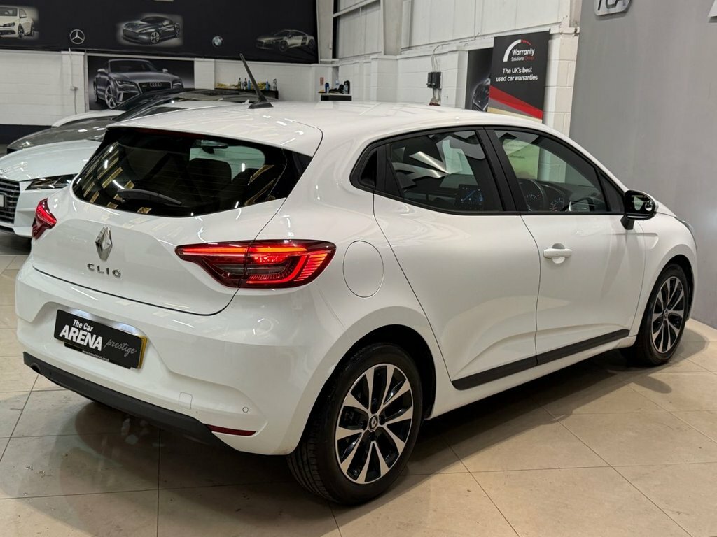 Renault Clio 1L Iconic White #6