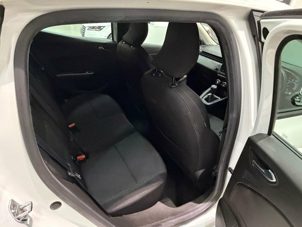 Renault Clio 1.0 Tce 90 Lutecia Se Black #23