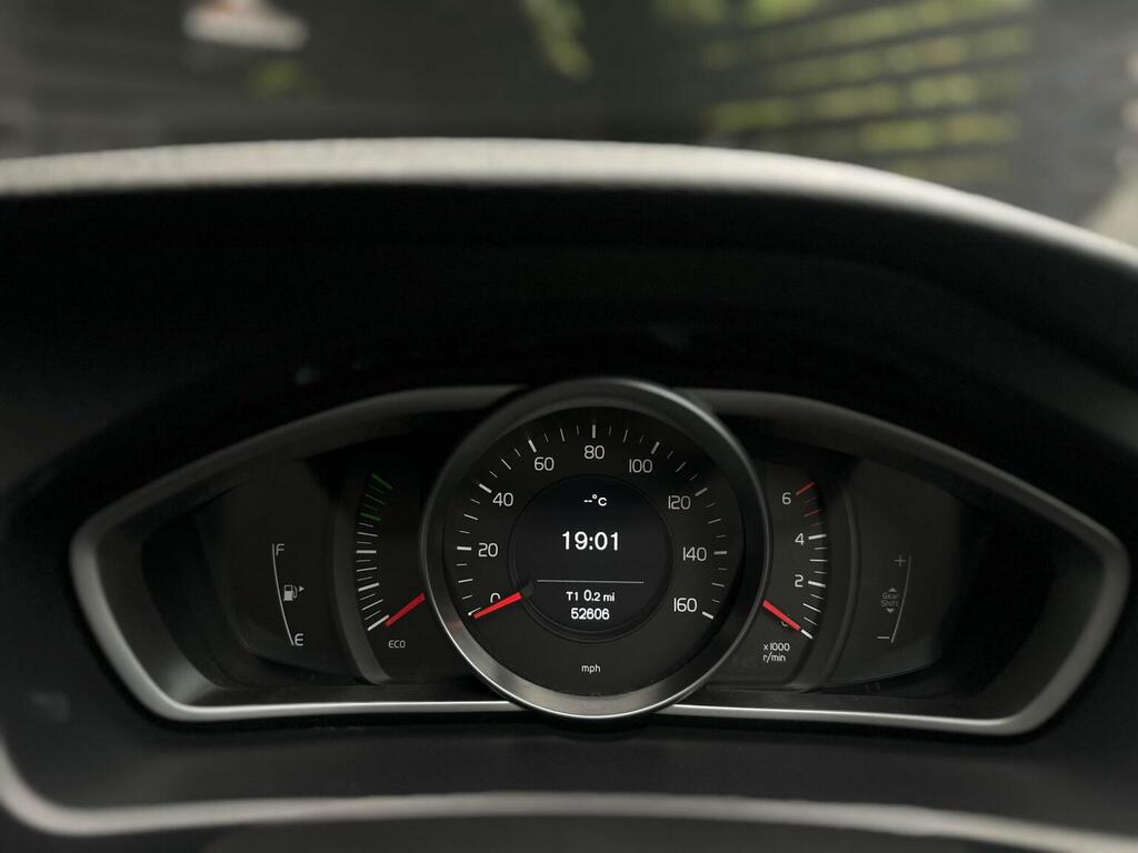 Volvo V40 Cross Country Hatchback Red #32