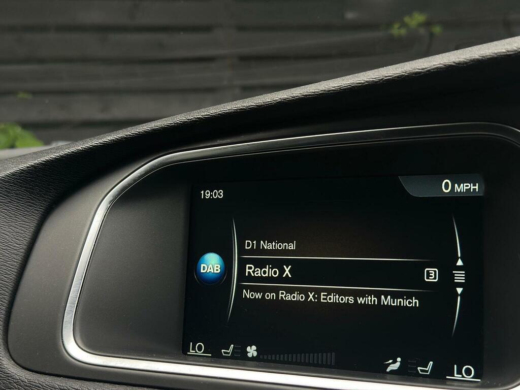Volvo V40 Cross Country Hatchback Red #37
