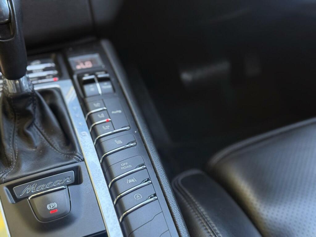 Porsche Macan Red #27