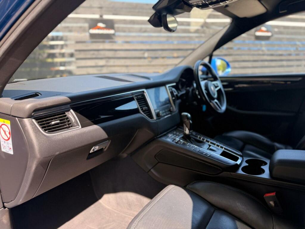 Porsche Macan Red #8