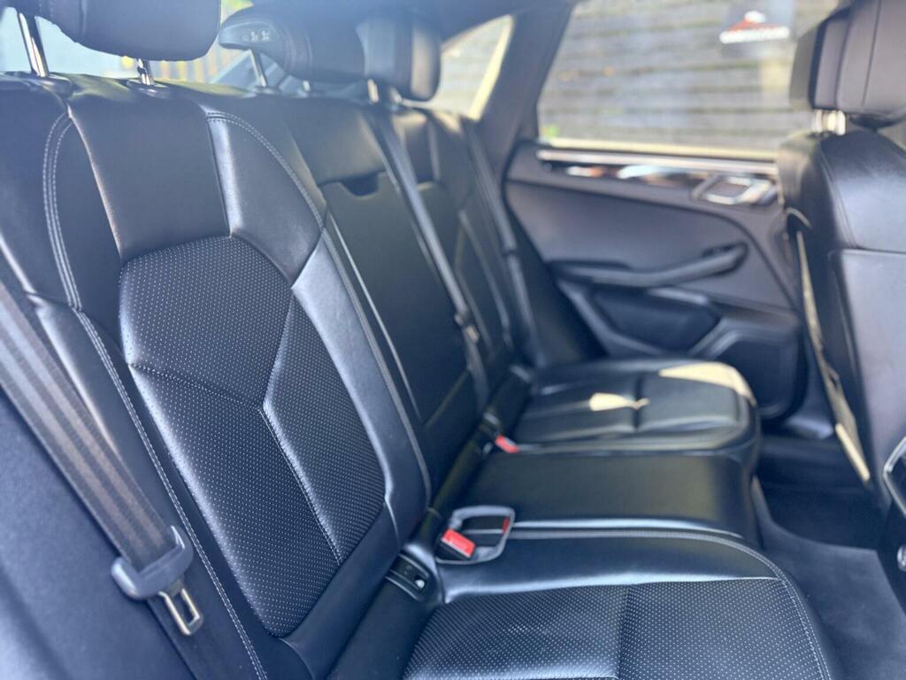 Porsche Macan Red #10