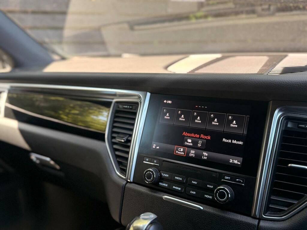 Porsche Macan Red #29