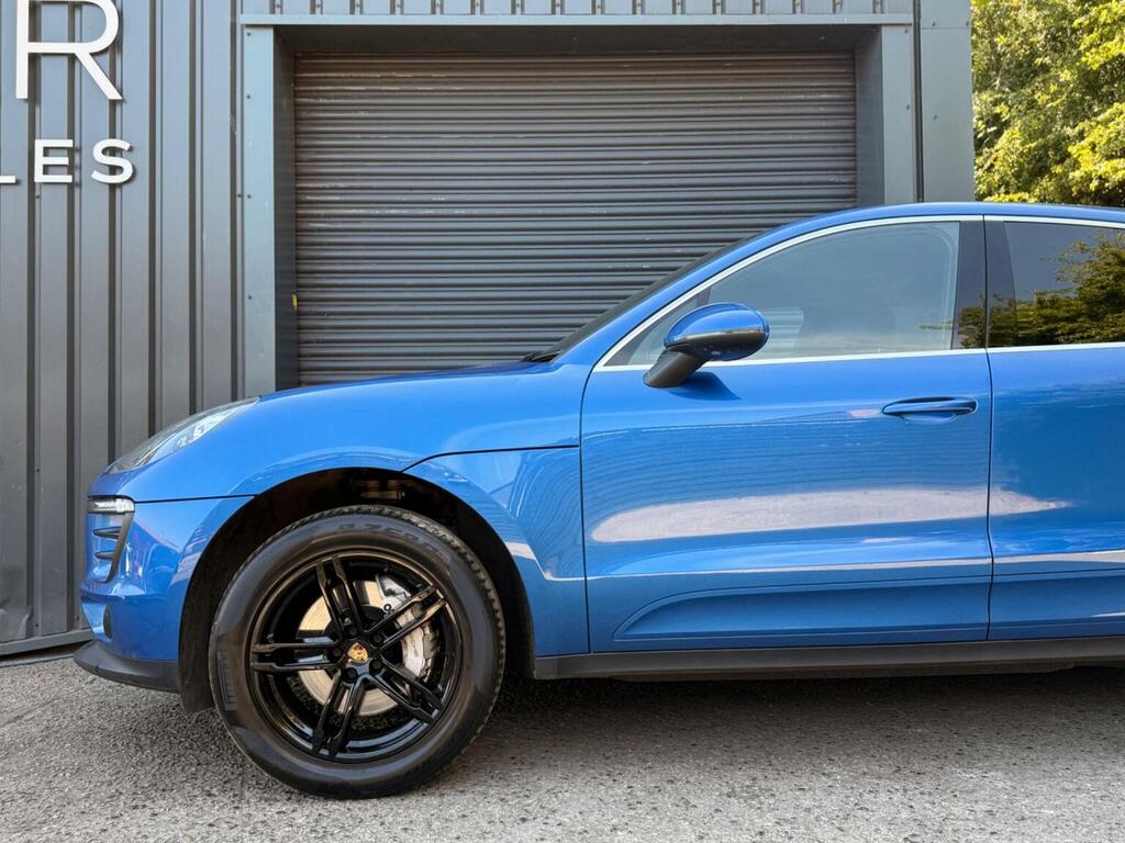 Porsche Macan Red #15