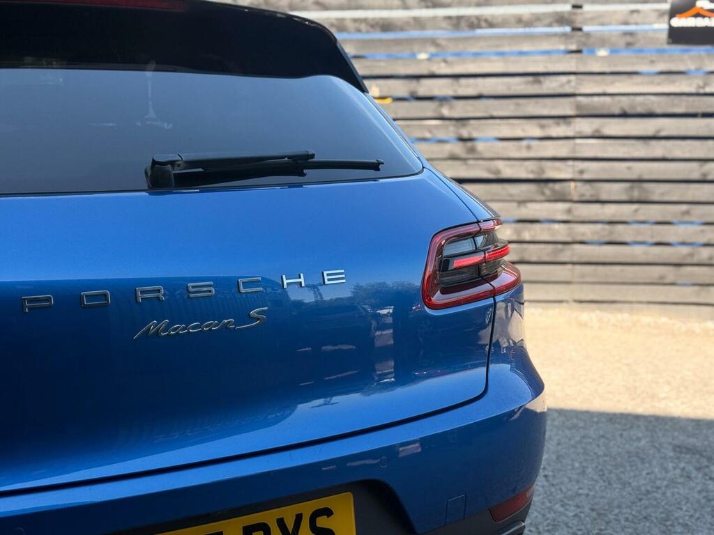 Porsche Macan Red #18