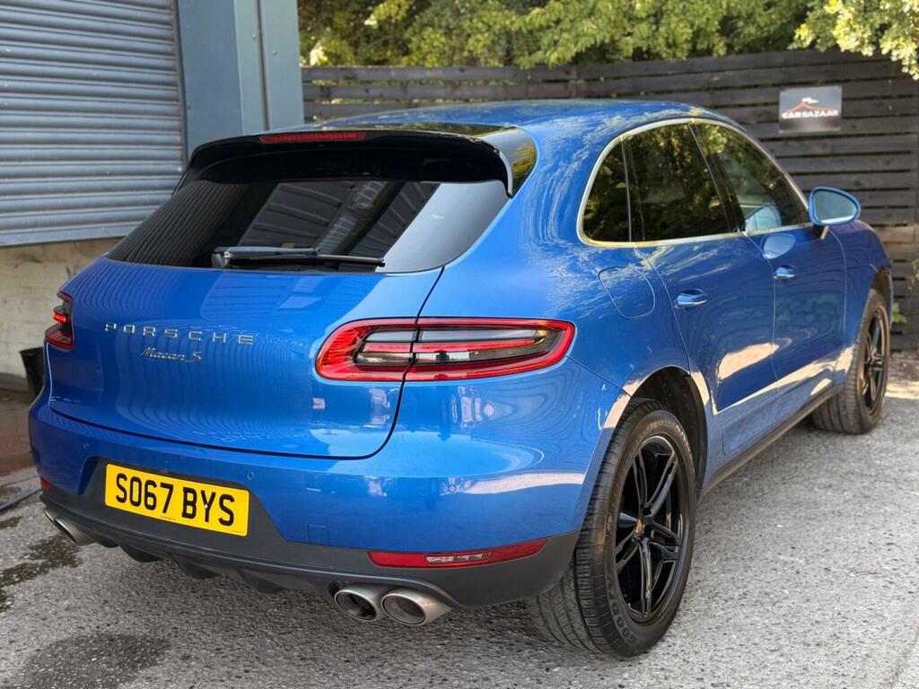 Porsche Macan Red #17