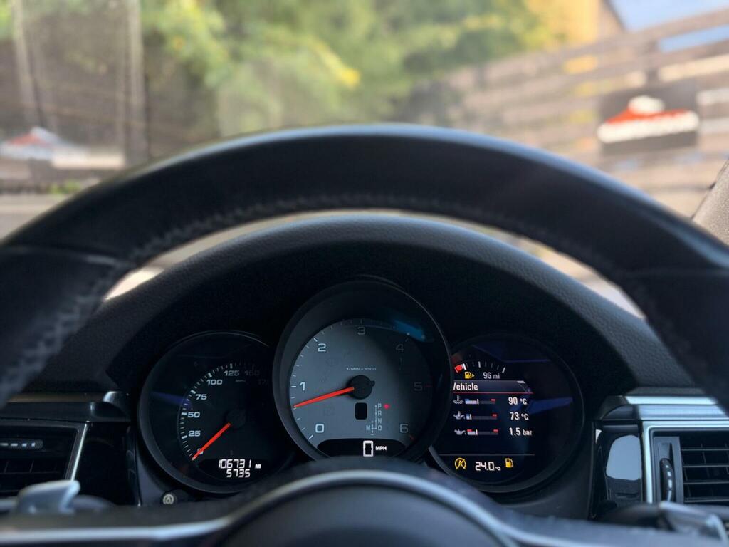 Porsche Macan Red #35