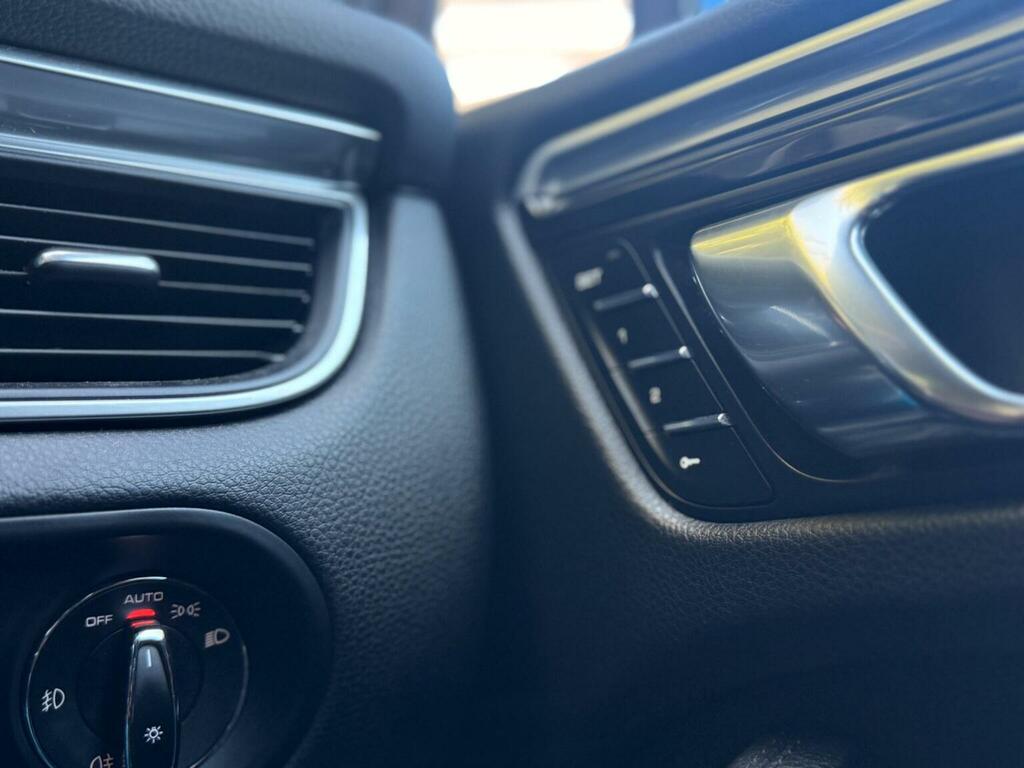 Porsche Macan Red #26