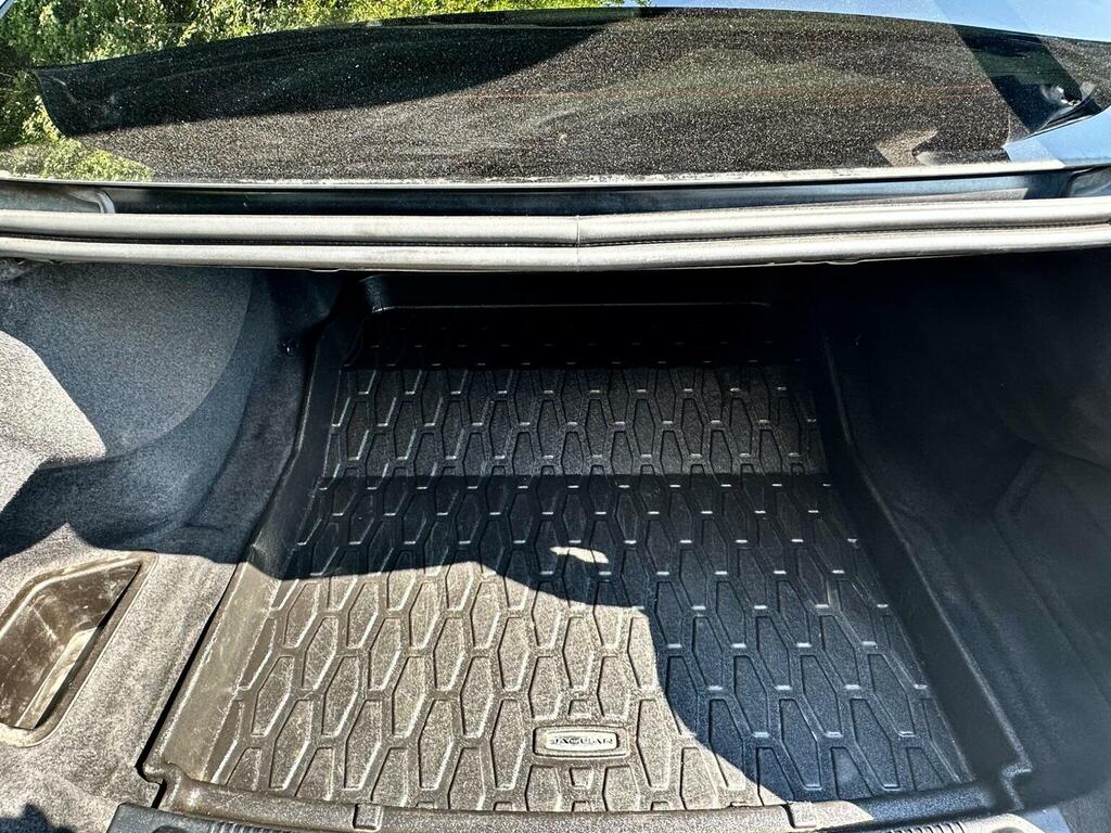 Jaguar XE  Black #30